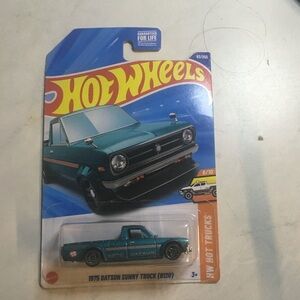 Hot Wheels 1975 Datsun Sunny Truck Die-Cast